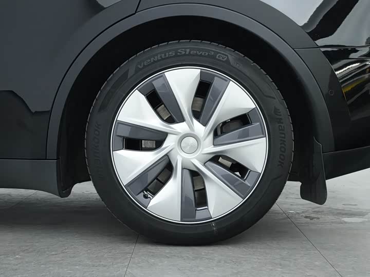 Фото 8 - Tesla Model Y