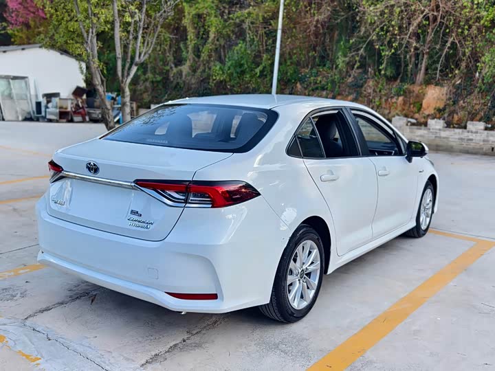 Фото 4 - Toyota Corolla