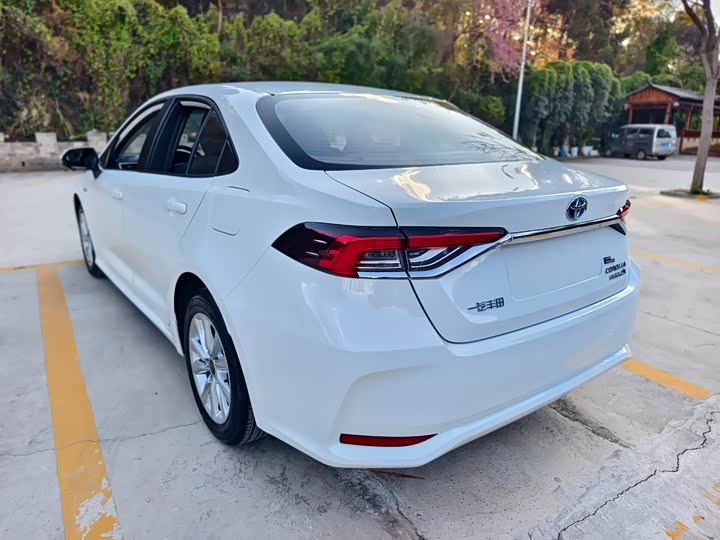 Фото 6 - Toyota Corolla