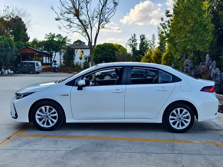 Фото 9 - Toyota Corolla