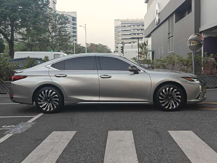 Фото 4 - Lexus ES