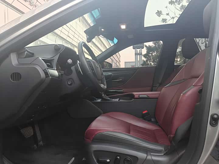 Фото 5 - Lexus ES