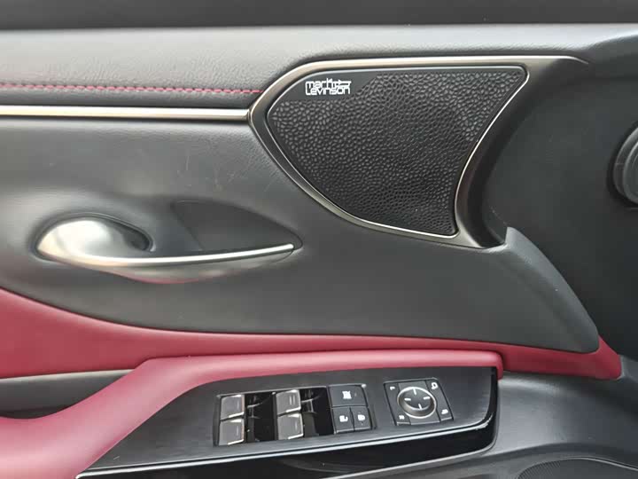 Фото 6 - Lexus ES