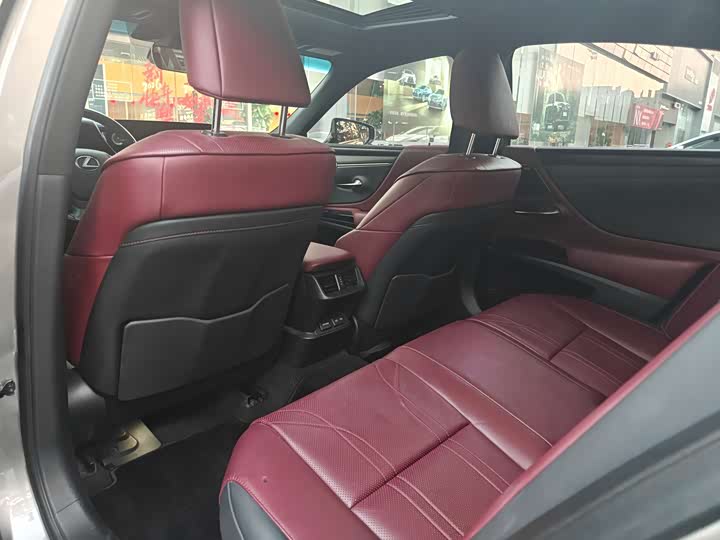 Фото 7 - Lexus ES