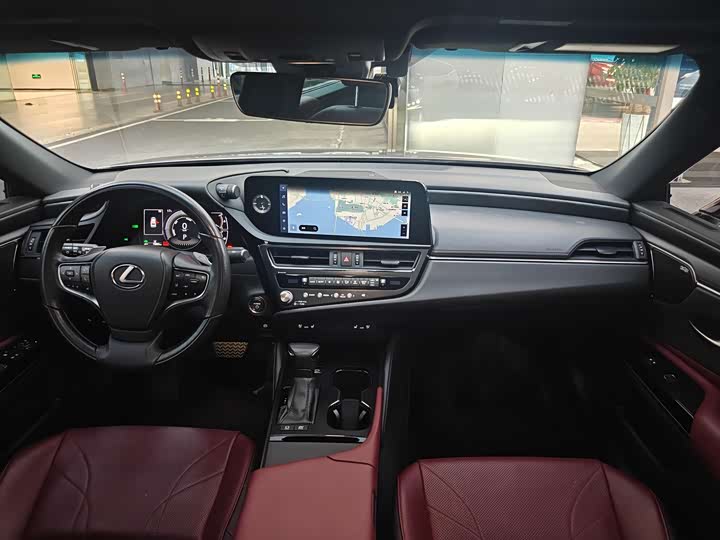 Фото 8 - Lexus ES