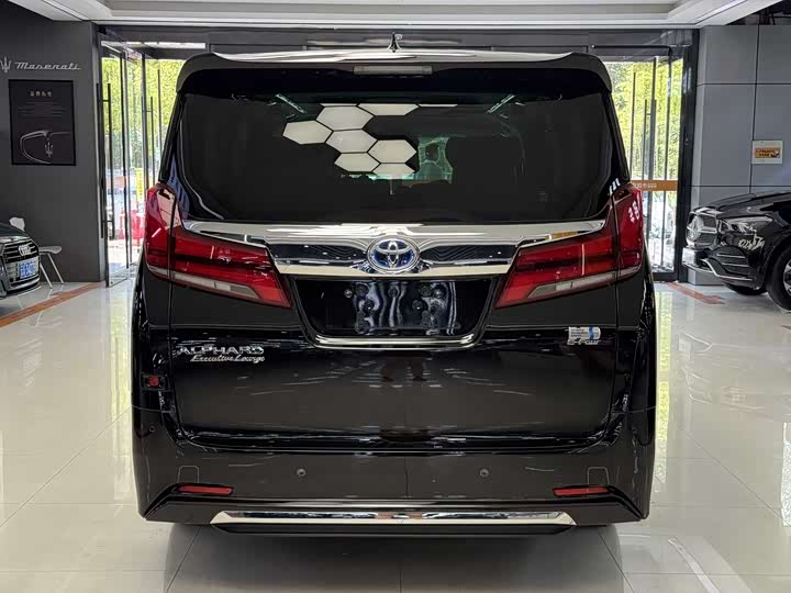 Фото 5 - Toyota Alphard