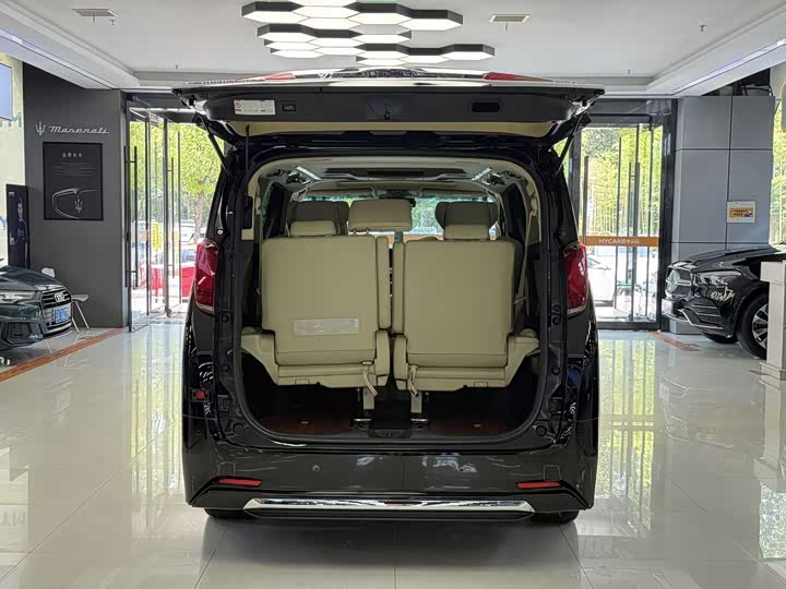 Фото 7 - Toyota Alphard