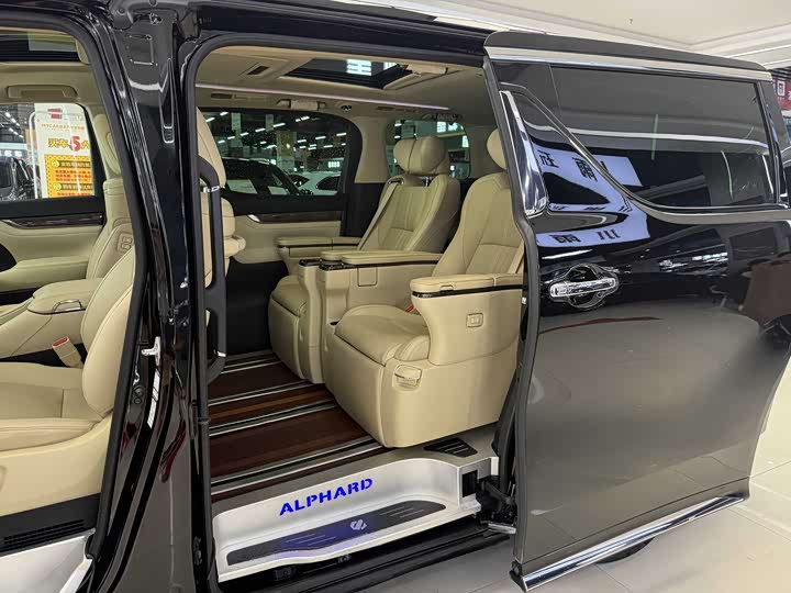 Фото 9 - Toyota Alphard
