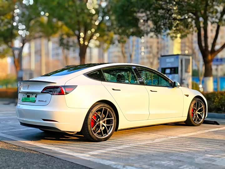 Фото 9 - Tesla Model 3