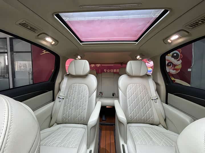 Фото 9 - Buick GL8 ES