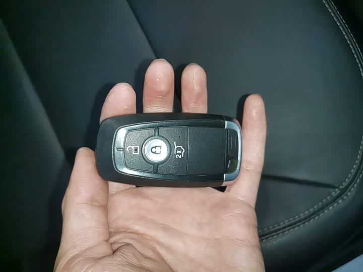 Фото 9 - Ford Explorer