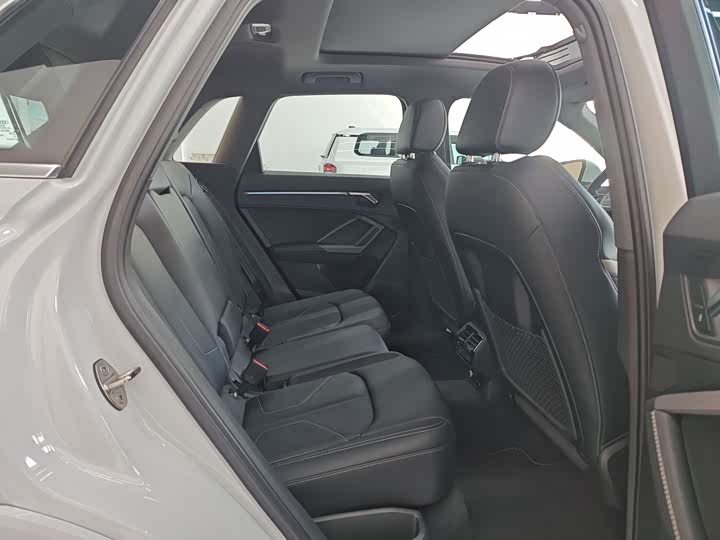 Фото 9 - Audi Q3