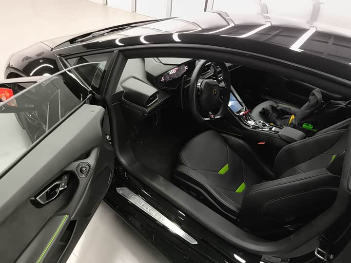 Фото 2 - Lamborghini Huracán