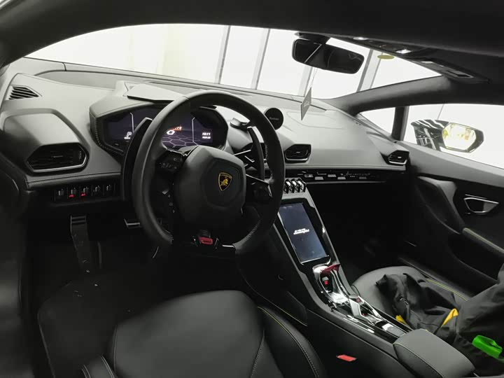 Фото 3 - Lamborghini Huracán