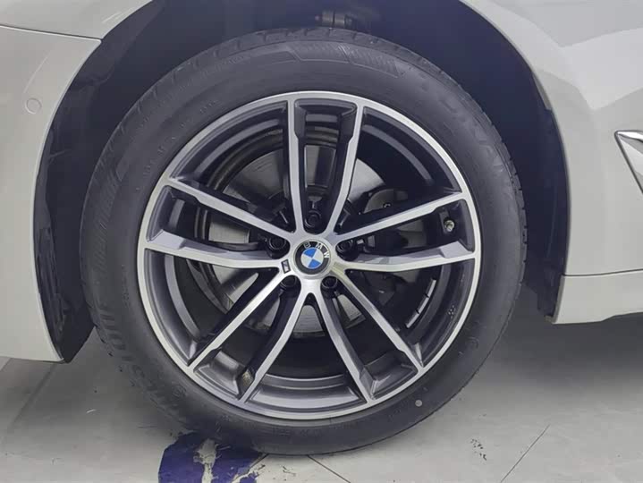 Фото 6 - BMW 5 Series