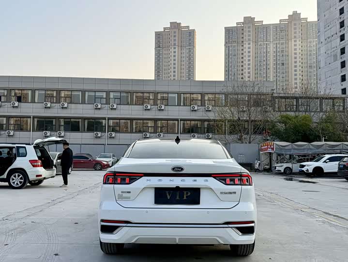 Фото 8 - Ford Mondeo