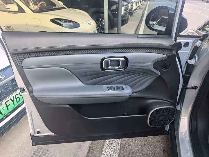 Фото 3 - GAC Aion UT