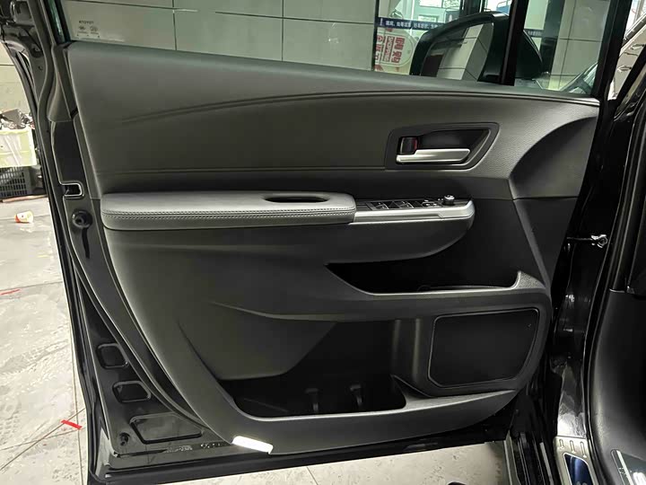 Фото 4 - Toyota Sienna