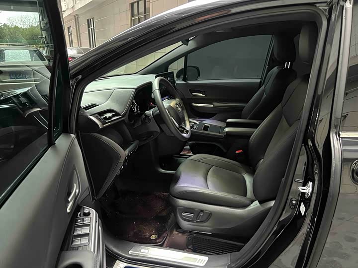 Фото 5 - Toyota Sienna