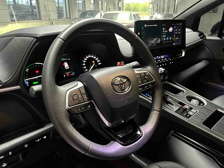 Фото 8 - Toyota Sienna