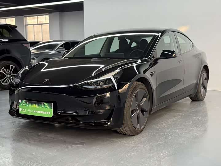 Фото 1 - Tesla Model 3