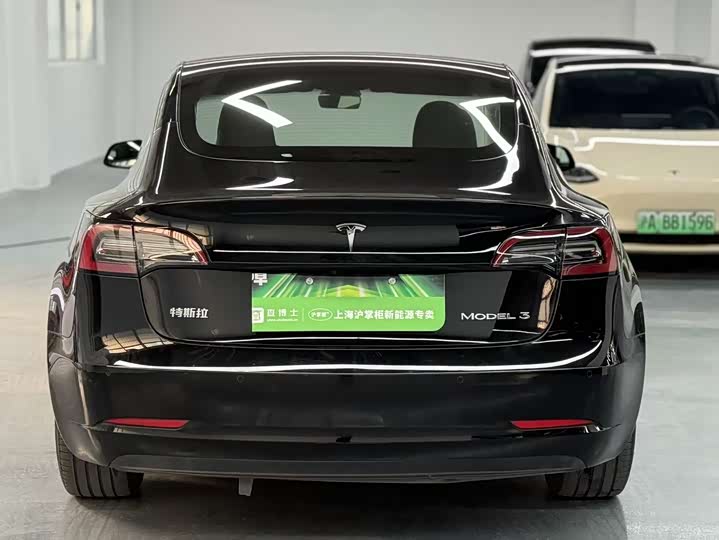 Фото 9 - Tesla Model 3