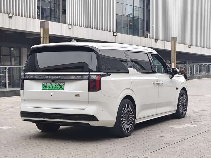 Фото 5 - Zeekr 009