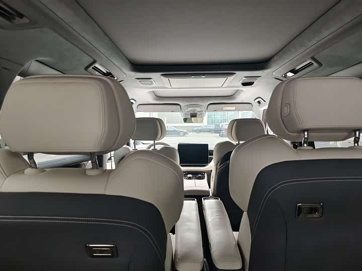 Фото 8 - Zeekr 009