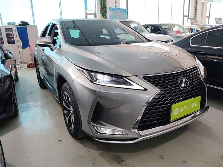 Фото 4 - Lexus RX