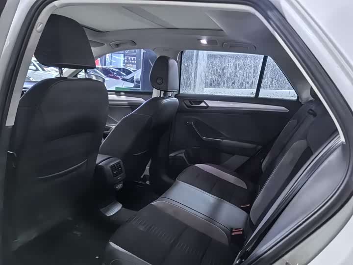 Фото 6 - Volkswagen T-Roc