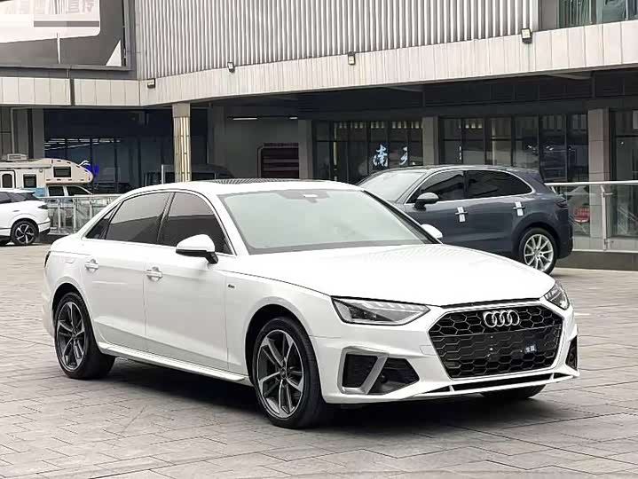 Фото 3 - Audi A4L