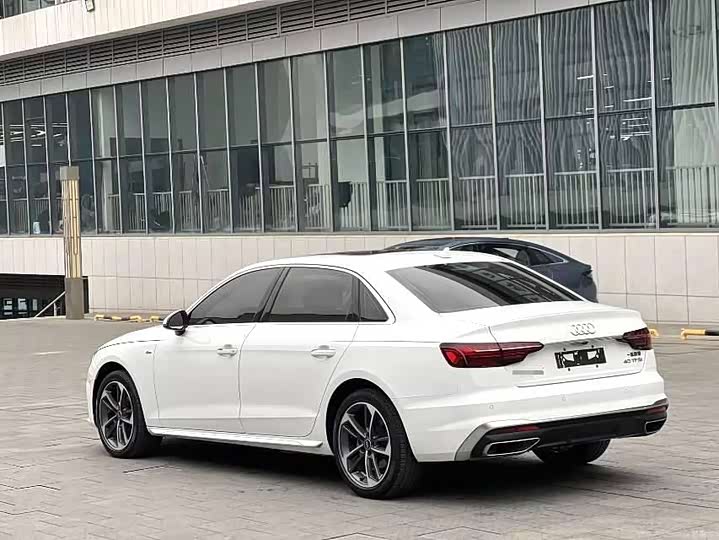 Фото 9 - Audi A4L