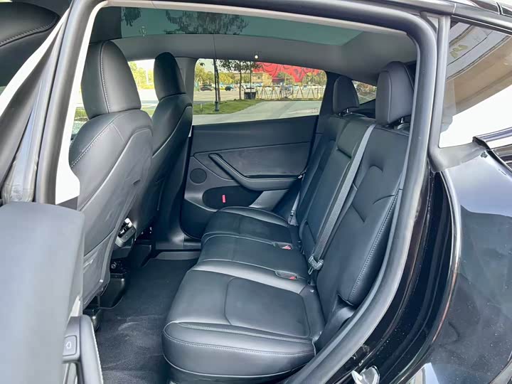 Фото 8 - Tesla Model Y