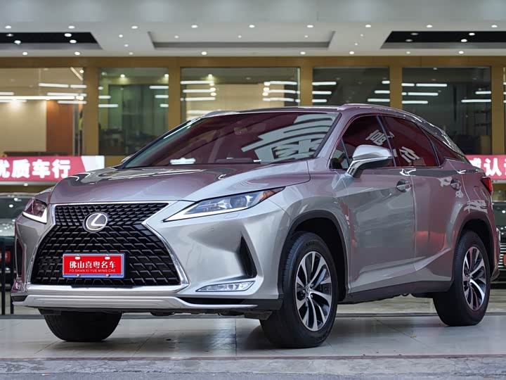Фото 1 - Lexus RX