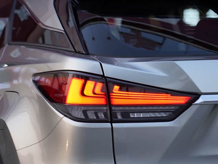 Фото 4 - Lexus RX