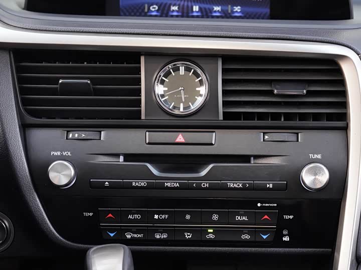 Фото 9 - Lexus RX