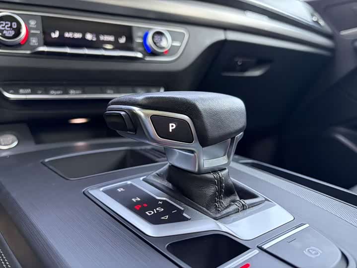 Фото 6 - Audi Q5L