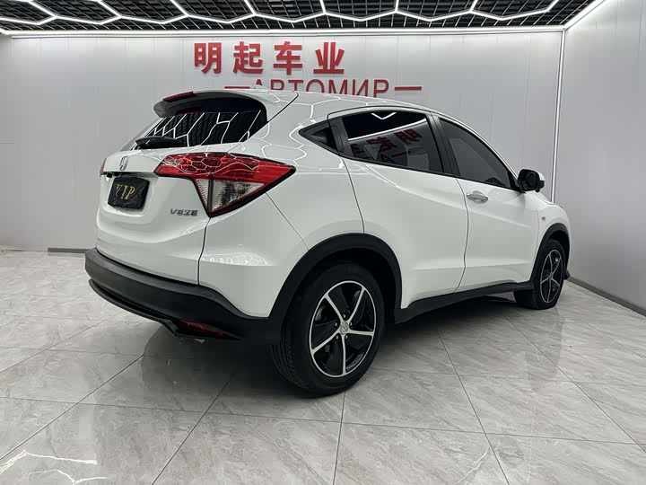 Фото 7 - Honda Vezel