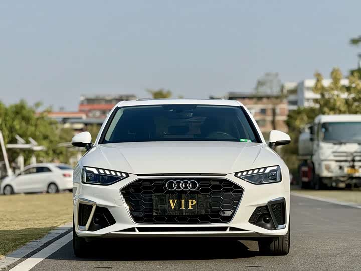 Фото 2 - Audi A4L