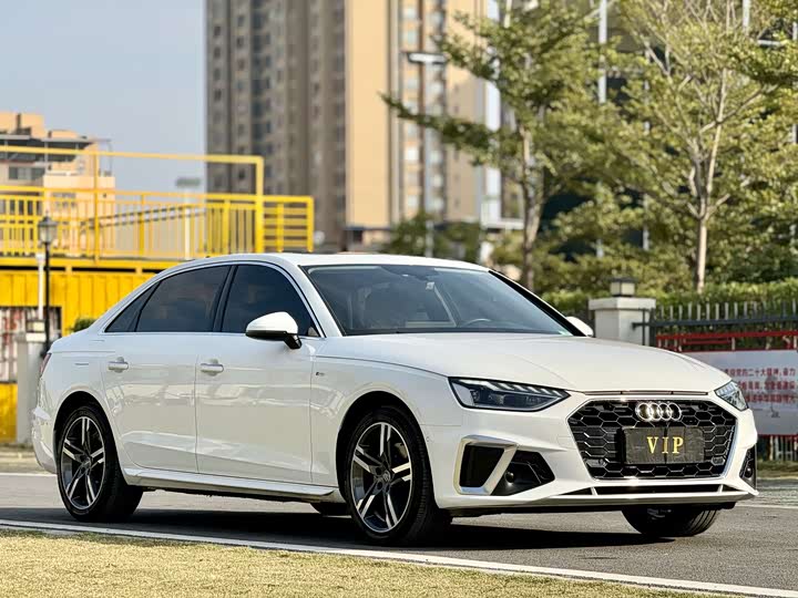 Фото 3 - Audi A4L