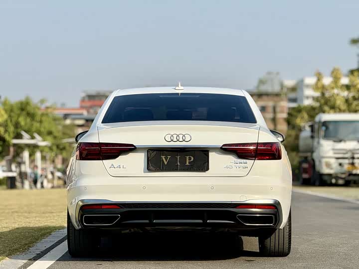 Фото 5 - Audi A4L