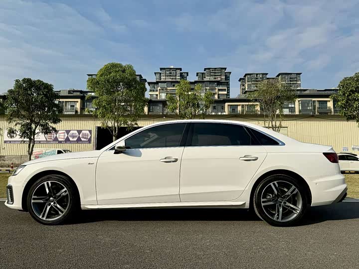 Фото 7 - Audi A4L