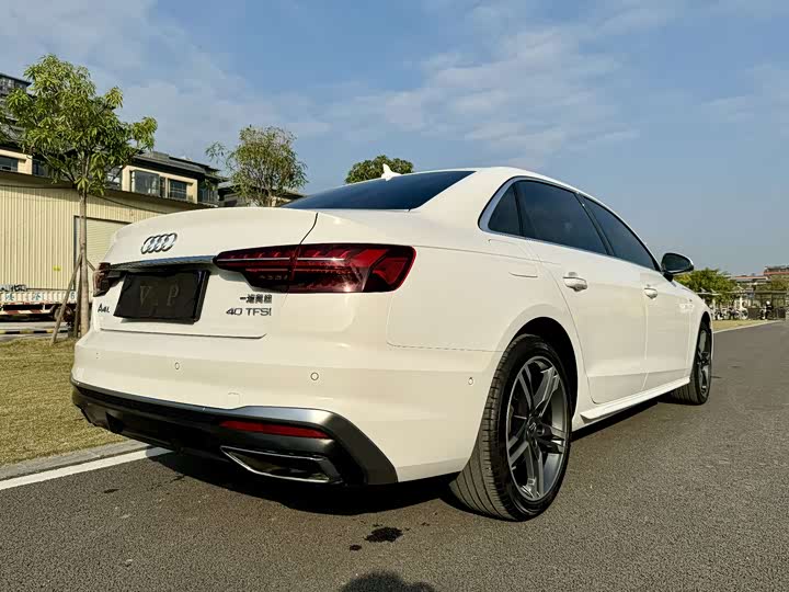 Фото 9 - Audi A4L