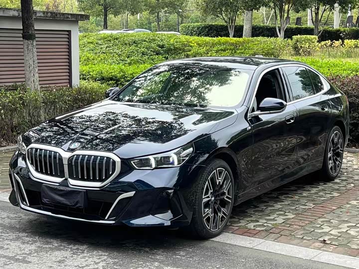 Фото 1 - BMW 5 Series