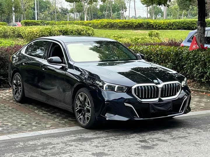 Фото 3 - BMW 5 Series