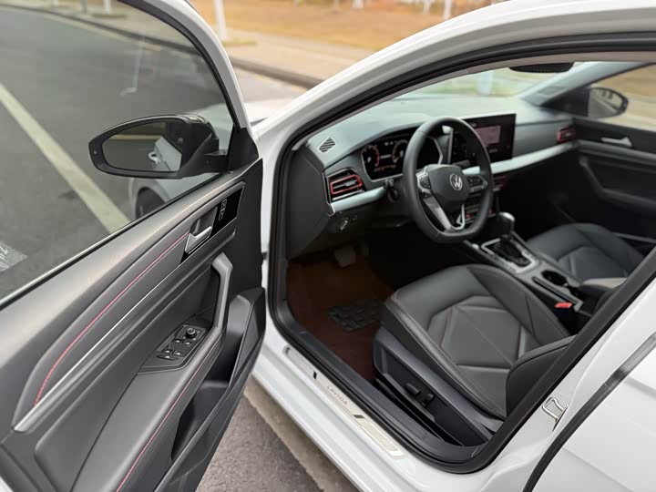 Фото 8 - Volkswagen Lavida