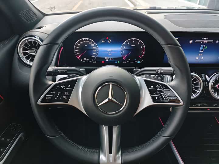 Фото 8 - Mercedes-Benz GLB-Class