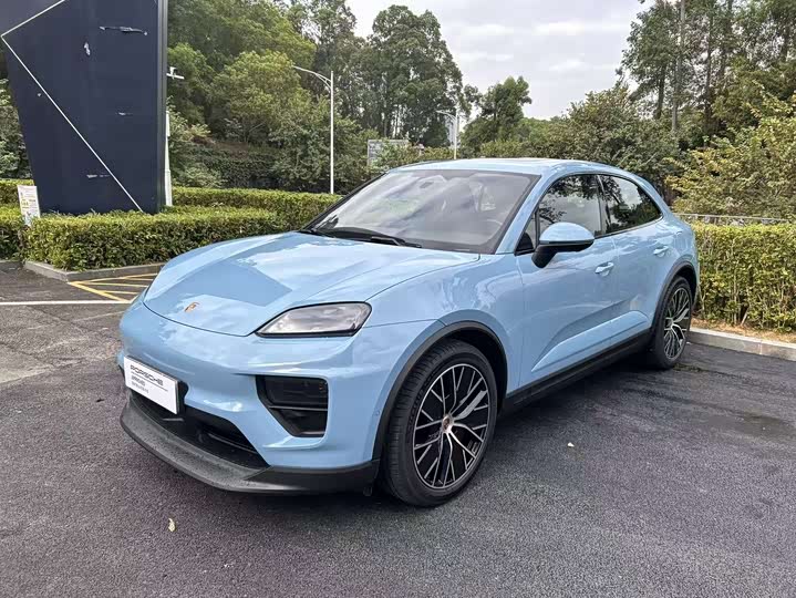 Фото 1 - Porsche Macan EV