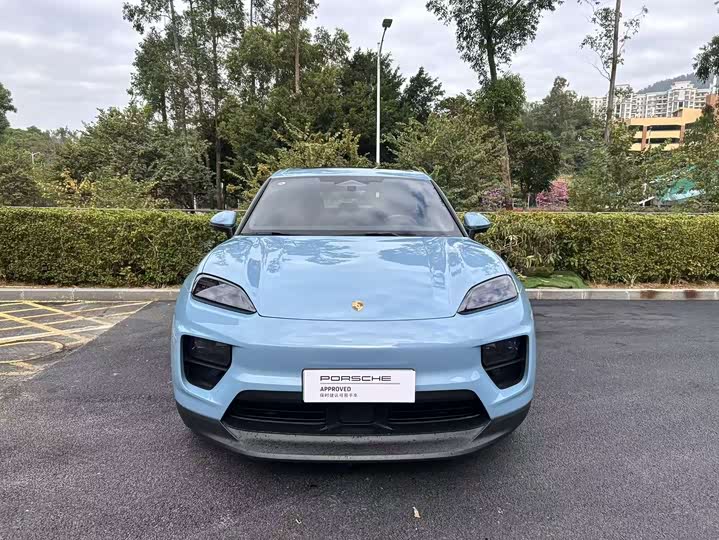 Фото 2 - Porsche Macan EV