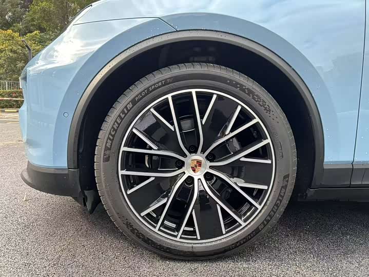 Фото 3 - Porsche Macan EV